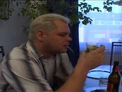 Oma fickt mit ihrem Schwiegersohn