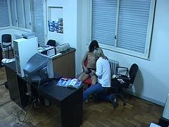 Büroluder macht ihm den Mundfick