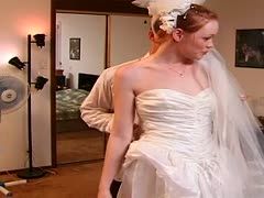 Nach der Heirat macht fickrige Braut den Seitensprung