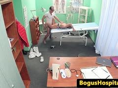 Doktor poppt heiße Single Blondine