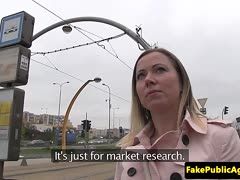 Teen gibt Blowjob für Bares