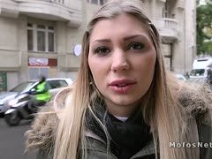 Blondine angesprochen und gefickt