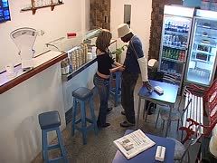 Öffentlicher Blowjob beim Eis lecken