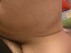 Ihren Kitzler reibt sie an seinem Schwanz