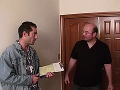 Heiße Nutte fickt mit Handwerker