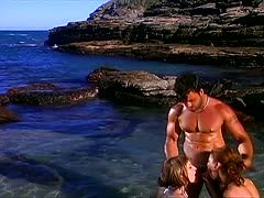 Geiler Dreierfick am Strand beim Urlaub