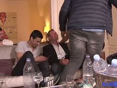 Sie sucht sich ihren Stecher aus