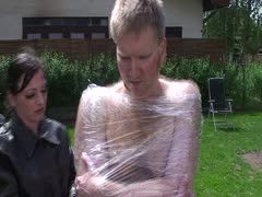 Kaviar und Natursekt finden die deutschen Bumssklaven geil