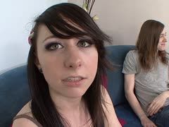 Das Girl lässt sich vor der Cam ficken