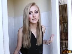 CFNM Sexfilm mit der blonden heißen Lady