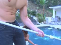 Asiatische Muschi wird von Pooljungen Jerry gefickt