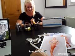 Marketa die Tschechin wird beim Casting verwöhnt